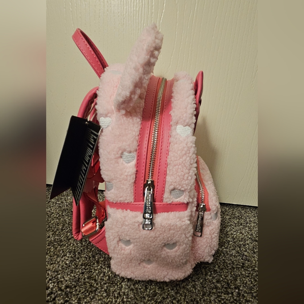 NWT Minnie Mouse Exclusive Hearts Strawberry Scented Sherpa Mini Backpack - Picture 3 of 6